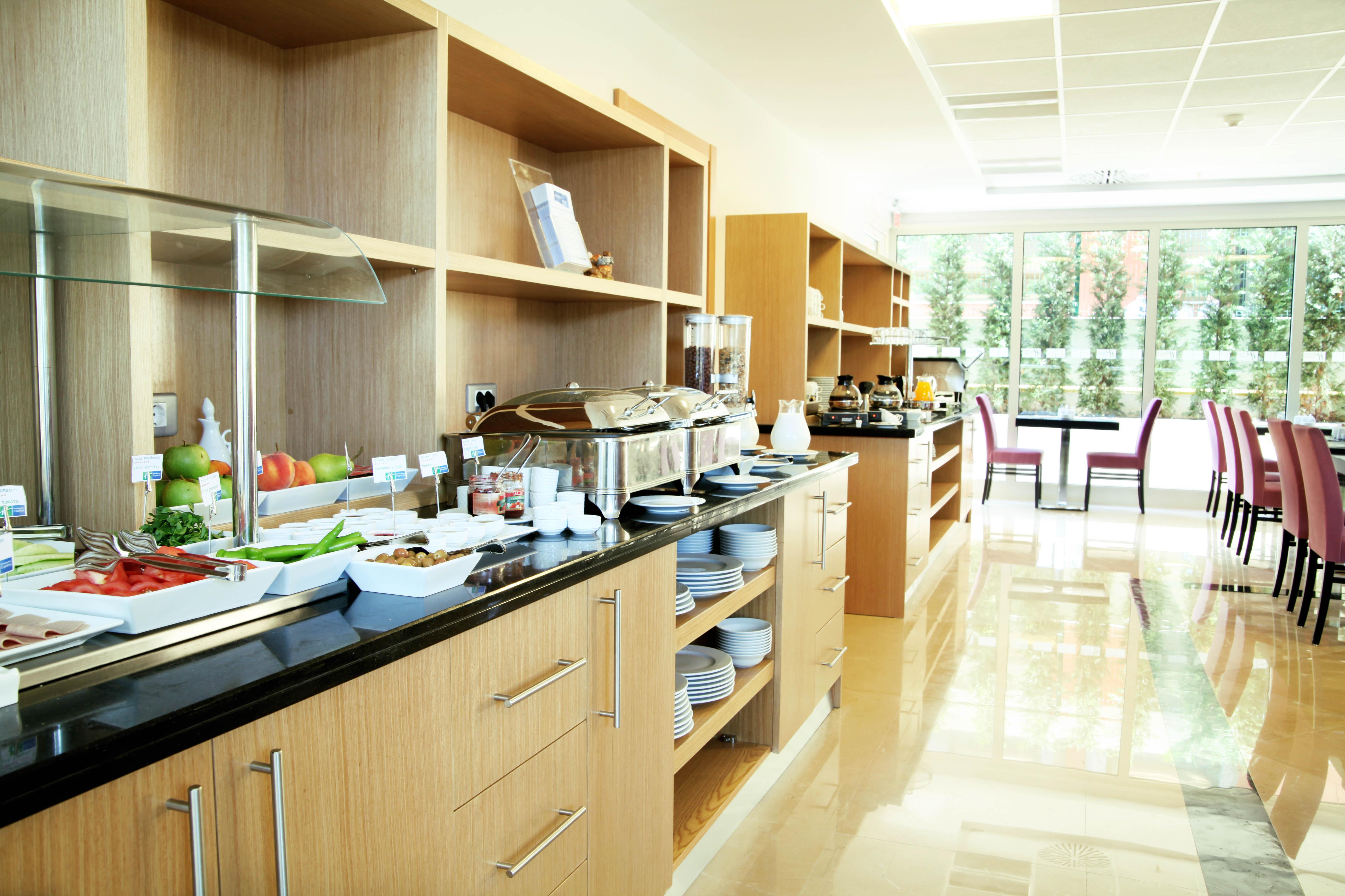 Holiday Inn Express Istanbul-Altunizade By Ihg Экстерьер фото