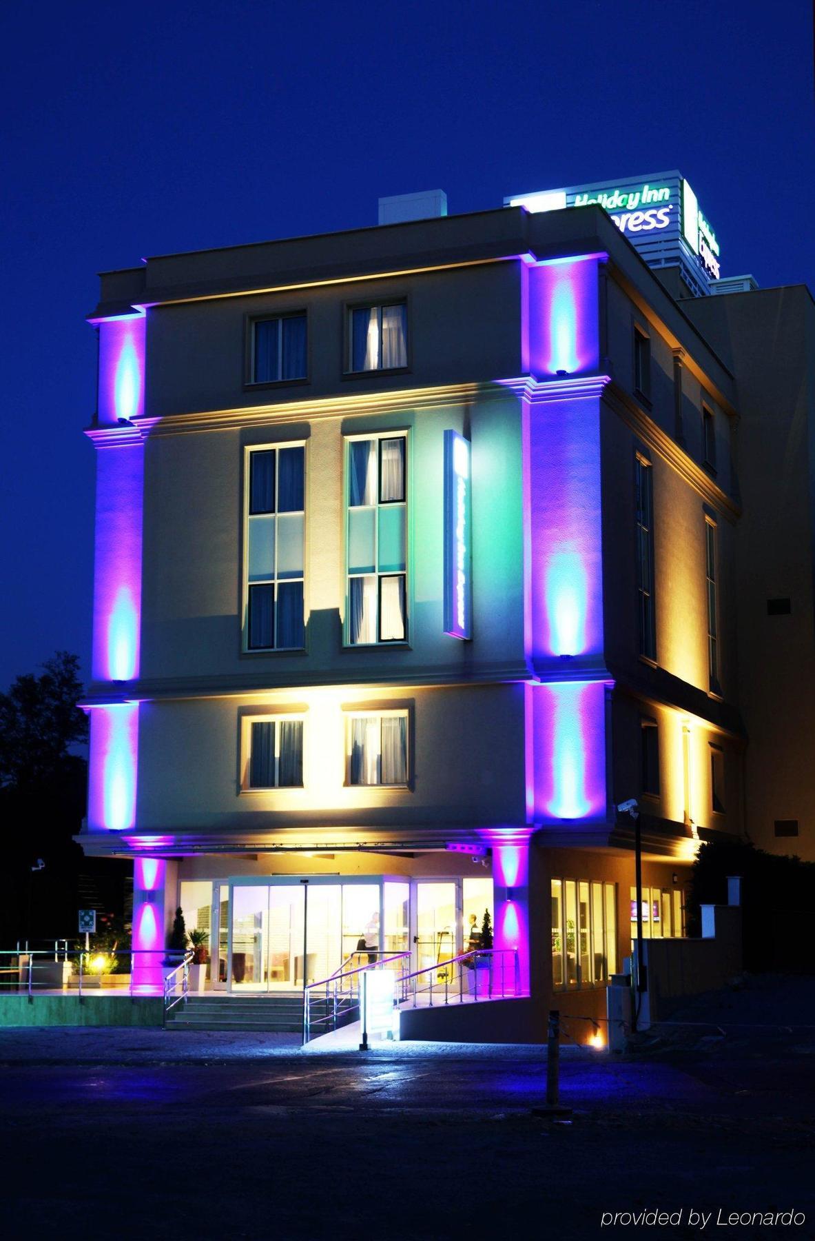 Holiday Inn Express Istanbul-Altunizade By Ihg Экстерьер фото