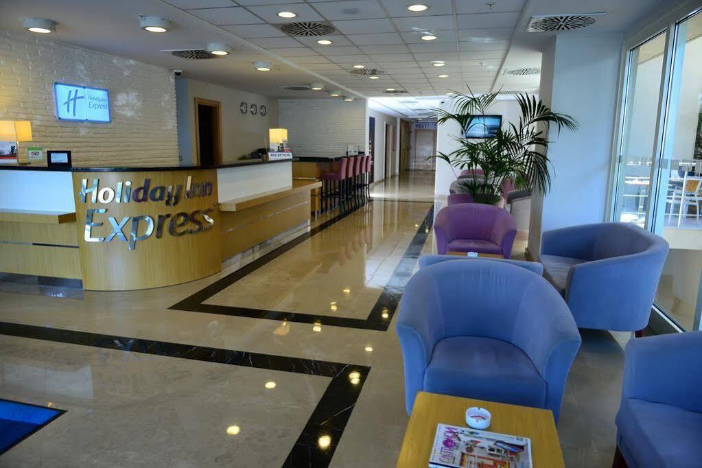 Holiday Inn Express Istanbul-Altunizade By Ihg Экстерьер фото