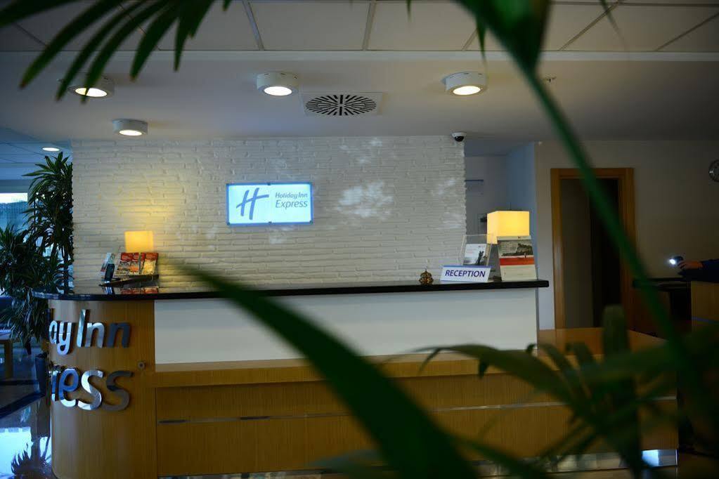 Holiday Inn Express Istanbul-Altunizade By Ihg Экстерьер фото